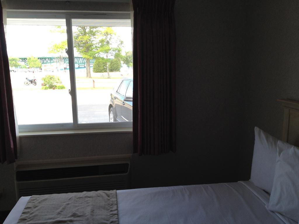 Parkside Inn Bridgeview Маккино Сити Экстерьер фото